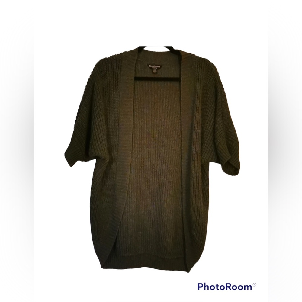 🍄 Street Society  Short sleeve Sweater, Size L